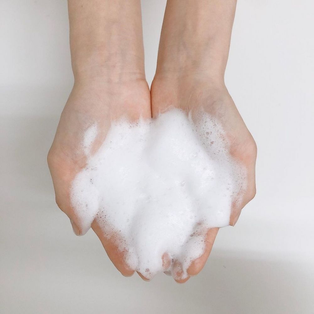 EIIO洗臉奶內含的17種氨肌酸能溫和清潔肌膚，能有效清除黑頭、粉刺等肌膚問題，而且亦能控制油脂分泌，令肌膚變得清爽。