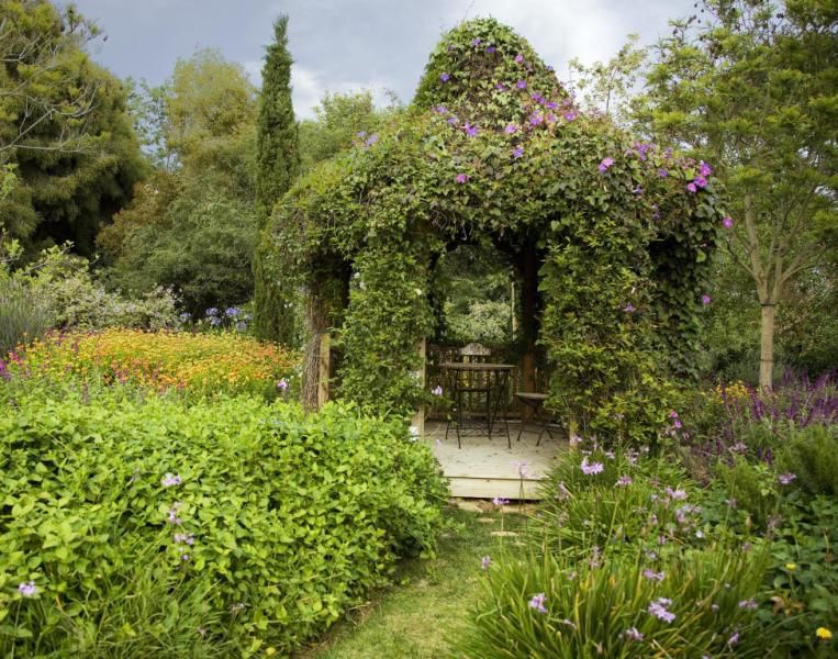 夢幻的花園佈置，更是彷彿讓人置身於童話仙境。（圖片來源：American Luxury ）