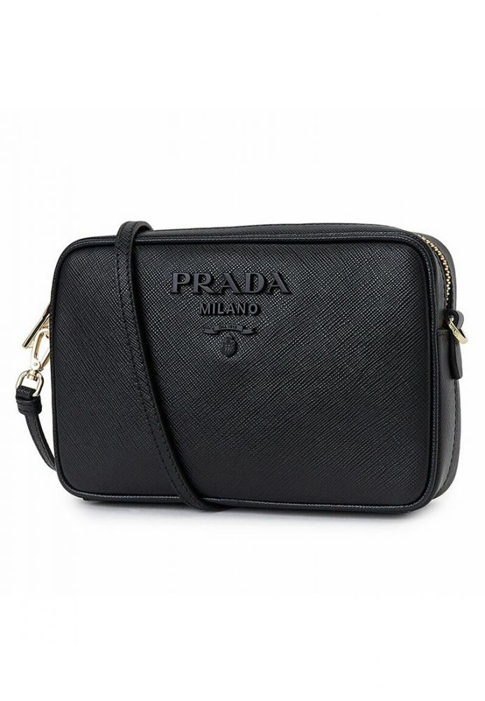 Prada Saffiano Leather Shoulder Bag in Black  原價：HK$ 11,120.00 | 現售：HK$ 8,350.00