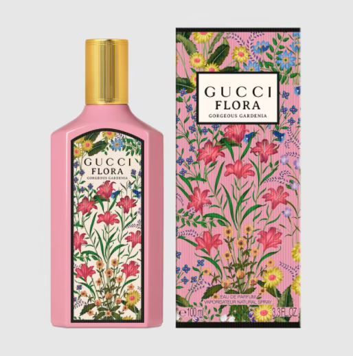 Gucci Flora Gorgeous Gardenia(HKD$825/50ml) 香水盛載在粉紅色漆面玻璃瓶中，香氣調製靈感源自梔子花相傳的神秘氣息。以梨花香調味前調，糅合了充滿陽光氣息的茉莉原精，黃糖氣味為尾調注入清甜，散發甜而不膩的花香。