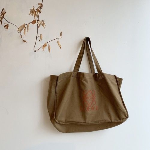 LOEWE Tote Bag｜¥10,978／32 x 55 x 20 cm