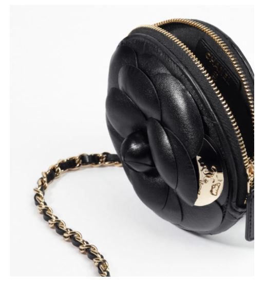 CLUTCH WITH CHAIN  HKD 14,300