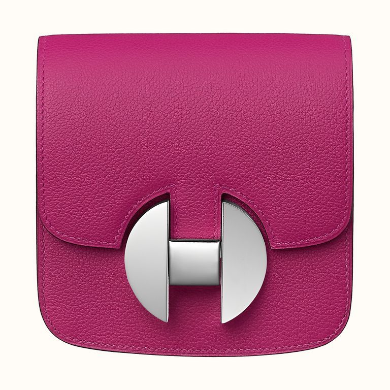 《海岸村恰恰恰》申敏兒同款手袋6：HERMÈS 2002 Wallet | HKD 33,100。這款小皮夾還可以搭配腰帶用作小腰包。