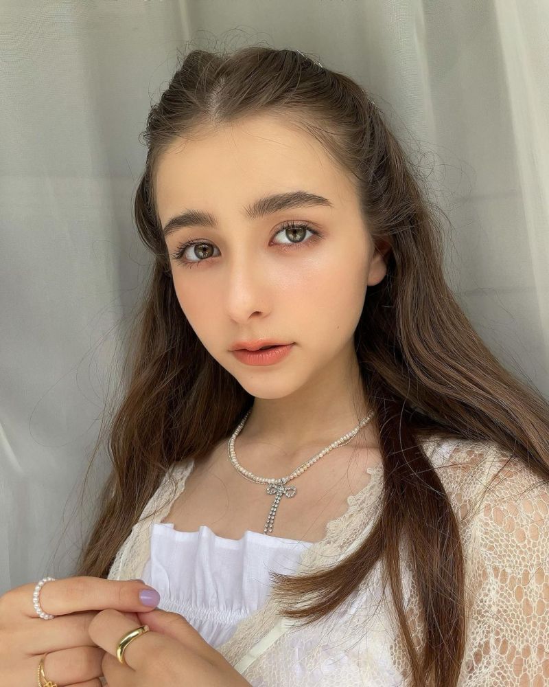 五國混血女孩轉眼19歲！獲封日本國寶級美貌！ 