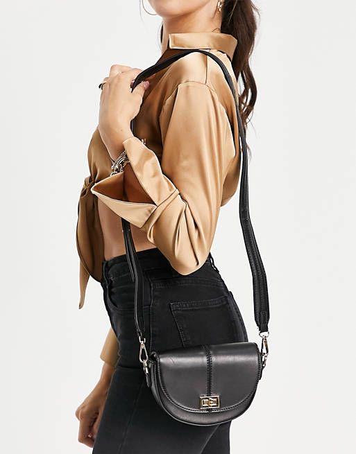 Forever New Anna cross body saddle bag with gold hardware in black原價 HKD$317.46  現價HKD$253.97 (-19%)
