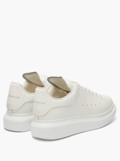 ALEXANDER MCQUEEN Oversized raised-sole leather trainers 原價 HK$3,905 | 85折後 HK$ 3319 香港官網同款參考價 HK$ 4800【69折】