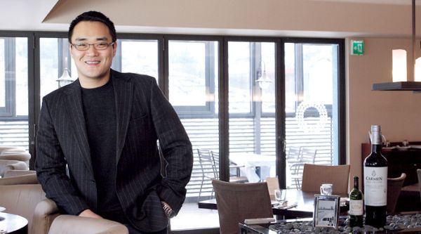 他這位畢業與紐約大學酒店管理系的CEO更是出身不凡，更是韓國餐飲集團Samwon Garden董事長的兒子，也是著名高爾夫球選手弟弟。（圖片來源：foodbank.co.kr）