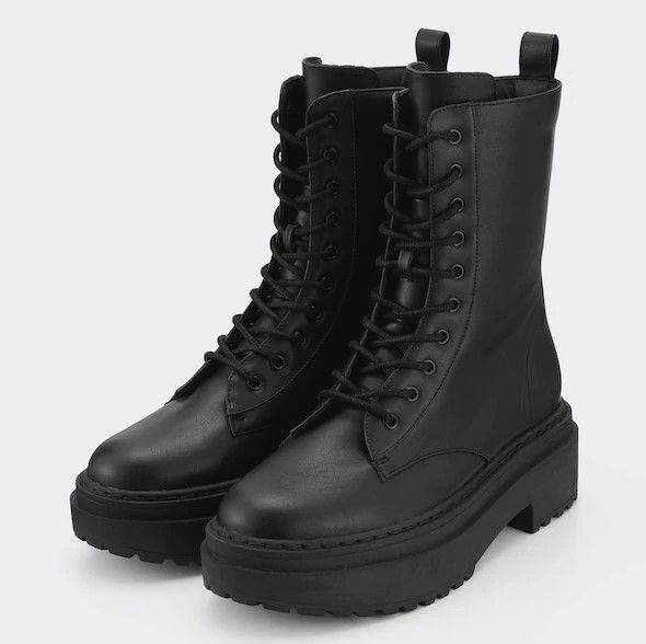 Volume sole lace-up boots