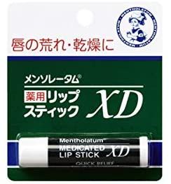 曼秀雷敦 藥用潤唇膏 108日元/4g 評價B  保濕力優秀，這點給予高評價。不過潤唇膏膏體偏硬，塗抹時需要多花點時間。底部細旋鈕的設計也較難取出產品。