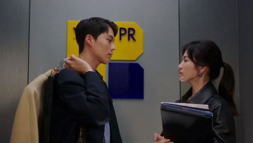 發佈會順利結束，二人上演浪漫電梯之吻，尹在國難忘釜山的一夜情，更是對專注事業的英恩著迷。