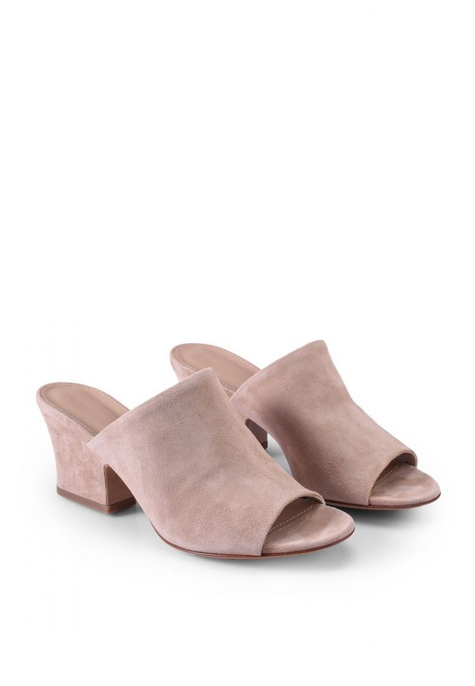 Pump Plain Heels 原價：HK$7,089│折後最低價：HK$2,584.74
