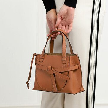 Mini Gate top handle bag in pebble grain calfskin原價HK$ 18,650  | 特價 HK$ 13,055