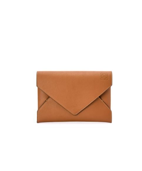 Mail Envelope pouch in classic calfskin原價HK$ 5,200  | 特價HK$ 3,640
