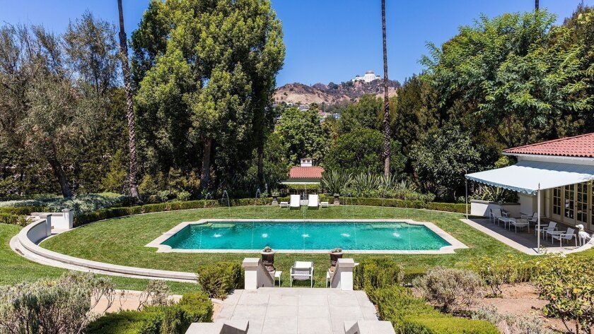 私人花園是享受家庭樂的理想場所，讓人非常好奇安祖蓮娜祖莉會否邀請Natalie Portman、Kristen Stewart等巨星鄰居來家裏燒烤開派對。(圖片來源：Latimes、variety)