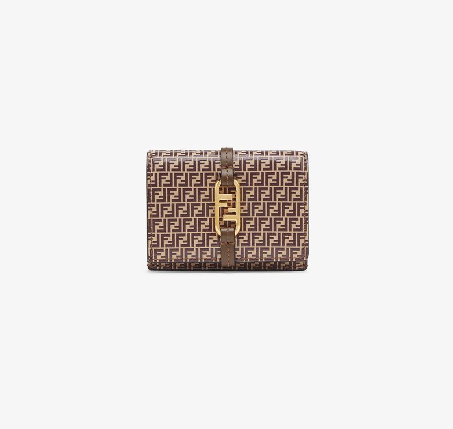 幸運色︰茶綠色、巧克力色/  FENDI MICRO TRIFOLD Beige leather wallet HK$ 4,400