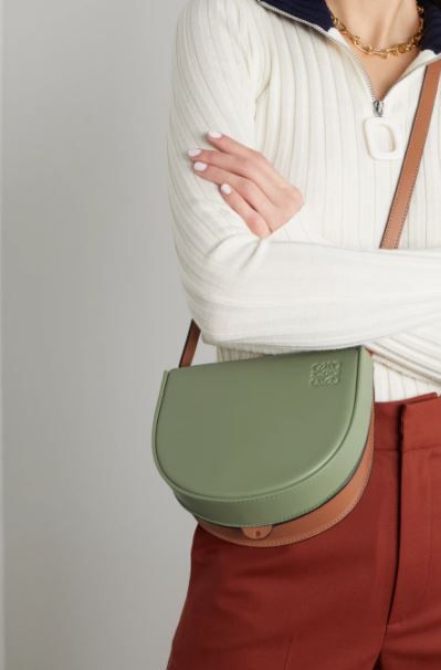 LOEWE Heel Duo two-tone leather shoulder bag網購價：HK$ 15,950 | 限時7折：HK$ 11,165