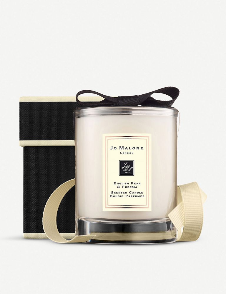 Jo Malone London English Pear and Freesia travel candle 60g 香港門市價 HK$320 | 網購價 HK$230【71折】