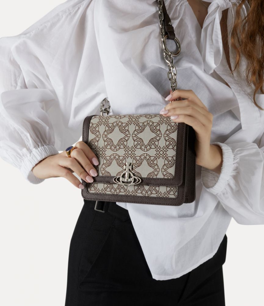 Vivienne Westwood Women's Debbie Medium Bag With Flap - Brown 原價 HK3,296 | 香港門市價 HK$3,880 | 折後 HK2575【66折】