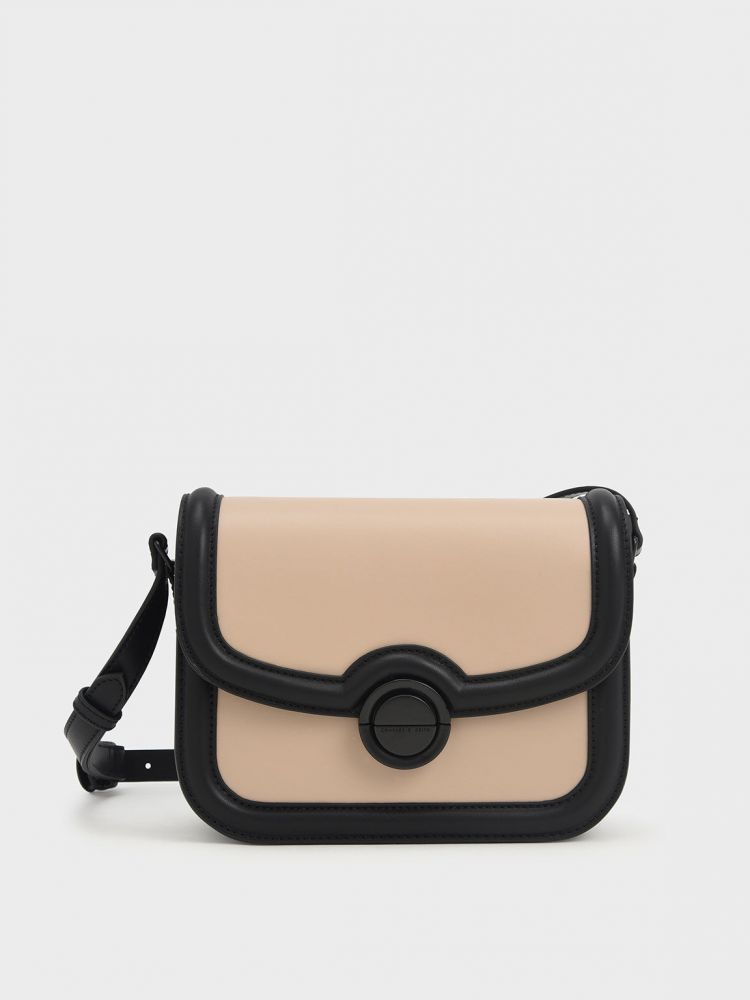 Ember 金屬圓釦斜背包｜HK $639