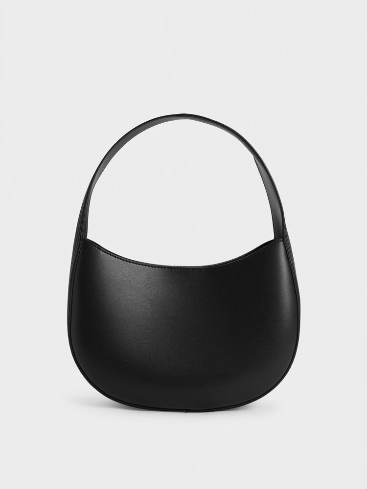 Coda 單肩流浪包 - 黑色 售價HK$599。毫無累贅設計的流浪包，單手提設計方便又時髦，隱藏式磁釦開合取放物品時非常方便，舒適的寬肩背也是加分項！