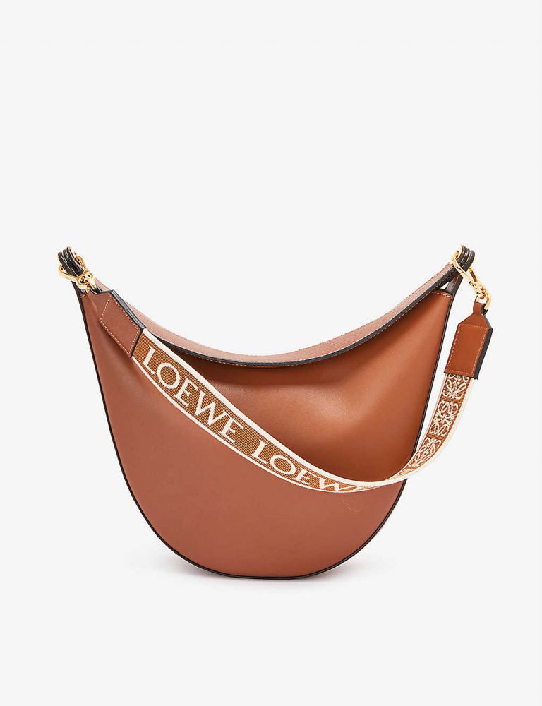 LOEWE Luna anagram-embossed leather shoulder bag香港門市價錢：HK$19,750 | Selfridges網購價：HK$15,164【香港價76折】