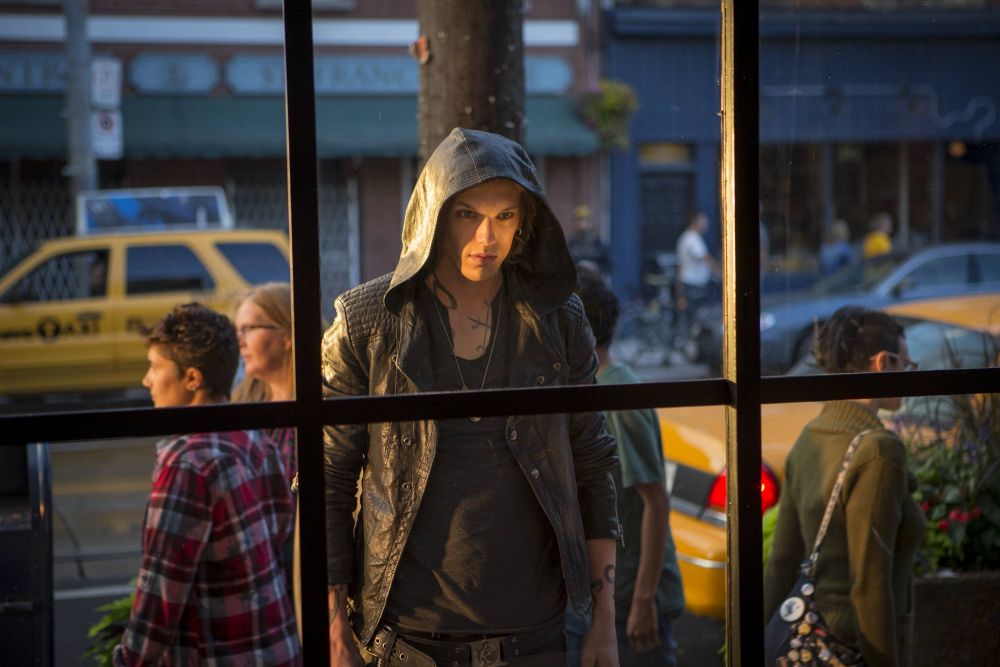 在2013年，Jamie更於電影《天使聖物：骸骨之城》擔當男主角，飾演「闇影獵人」Jace Wayland。 
