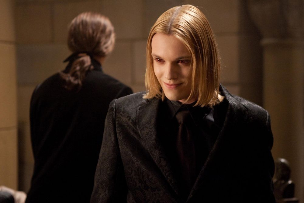 Jamie過往亦參演過不同超自然影集。他曾在《暮光之城》飾演吸血鬼Caius一角，亦先後於《哈利波特：死神的聖物Ⅰ》及《怪獸與葛林戴華德之罪》化身年輕版黑巫師Grindelwald。