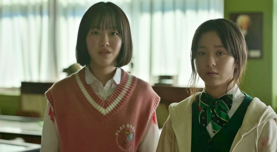 《殭屍校園》第二季預計登場角色9 徐孝伶：孝山高中二年五班學生，在學校中穿着粉紅毛衣，靠著隊友生存到最後的6名倖存者之一。