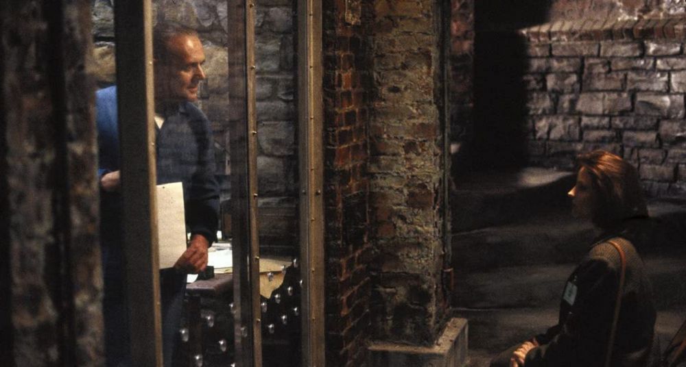 第四季其中一集描繪了Nancy和Robin來到Pennhurst精神病院，步向Victor Creel囚房的過程。這一幕其實是向《沉默的羔羊》中女警探Clarice與食人魔Hannibal Lecter相遇的情節致敬。