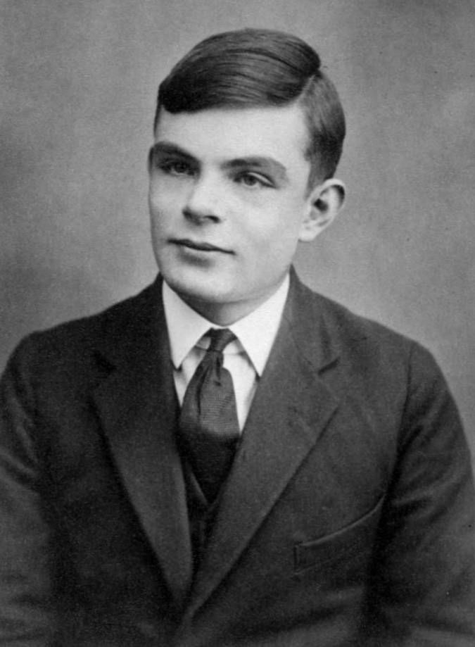 Alan Turing在二次世界大戰期間負責德國海軍密碼分析，後來卻因同性戀身份遭到逼害和拘捕。