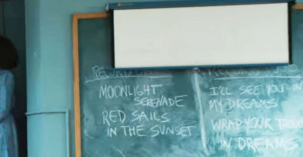 15. 測聽室黑板的歌名：在Pennhurst精神病院的測聽室裏，我們可以看見黑板寫滿與夢境有關的歌名，如《夢中相見》（I'll See You in My Dreams） 和《落日紅帆》（Red Sails in the Sunset），與第四季的魔王Venca及主題「惡夢」互相呼應。