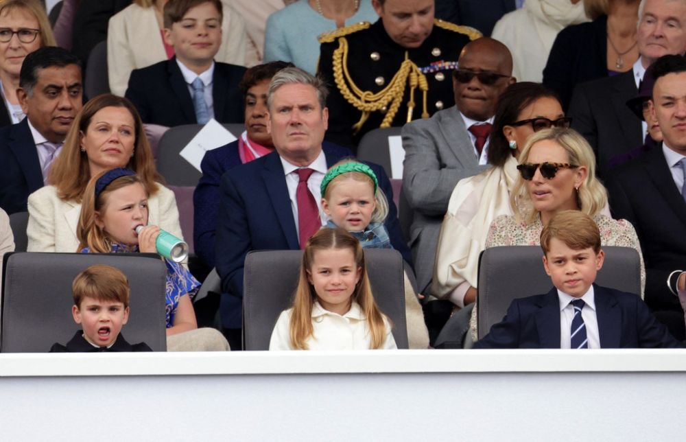 英女王於上周慶祝登基白金禧，威廉王子與凱特帶同3名孩子，包括8歲喬治王子（Prince George）、7歲夏洛特公主（Princess Charlotte）及4歲路易王子一起出席。（圖片來源：Twitter@ KensingtonRoyal、dukeandduchessofcambridge）