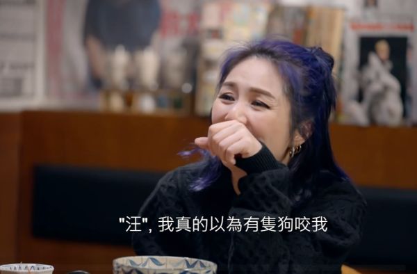 節目中，楊千嬅以招牌紫色頭髮，搭配貼地樸素造型登場，身形比以往發福不少。