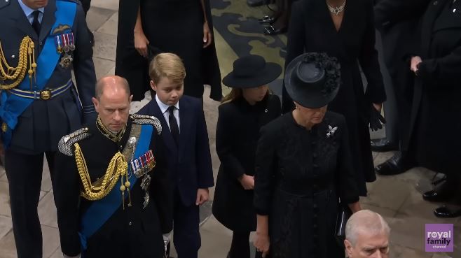 喬治王子和夏綠蒂公主都有出席國葬儀式。（圖片來源：youtube@royalchannel）