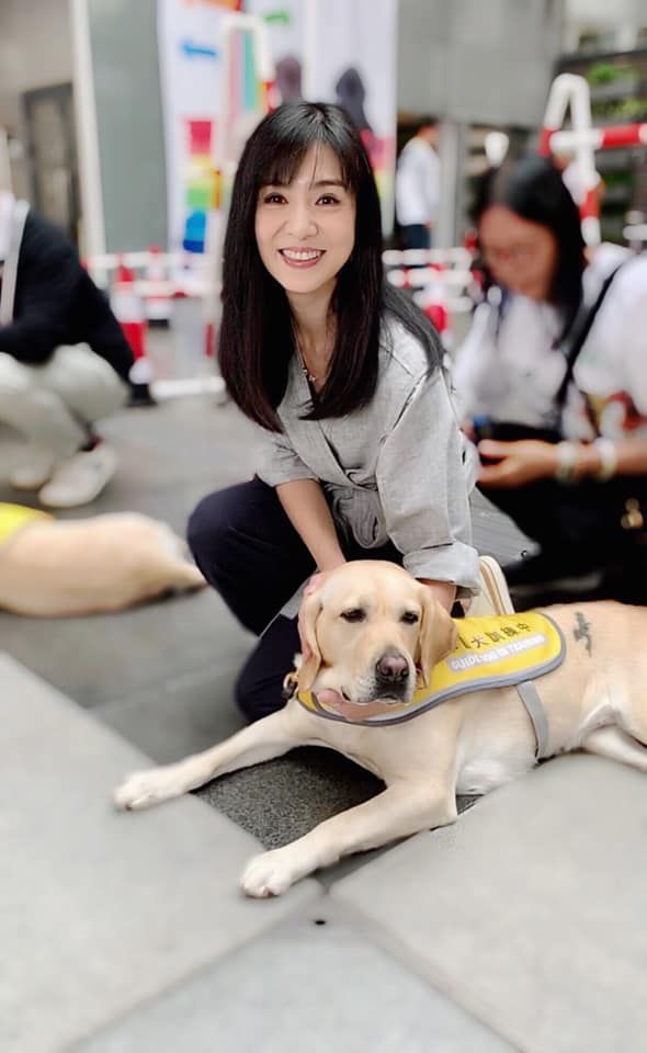51歲楊采妮淡出幕前多年激罕現身回港 婚後誕孖仔極佳狀態展現不老神話