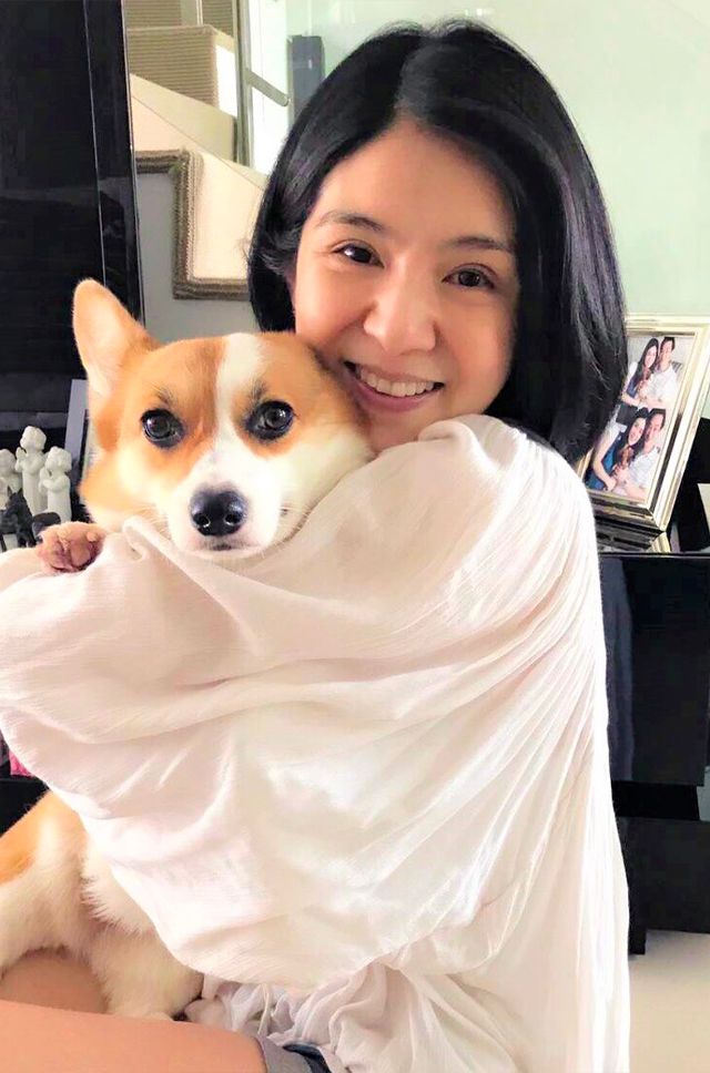 51歲楊采妮淡出幕前多年激罕現身回港 婚後誕孖仔極佳狀態展現不老神話