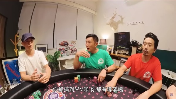 玩Poker丨側田借醉狂撩性感女Dealer 借陽具比例側擊讚對方高瘦大胸