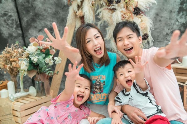 周吉佩老婆性感現身以為好多人望？一浮誇舉動遭作狀扮巨星︰其實冇人睇