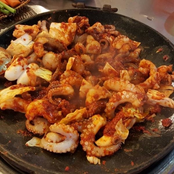 首爾宵夜新Check Point 無辣不歡的你絕不能錯過「辣炒章魚街」