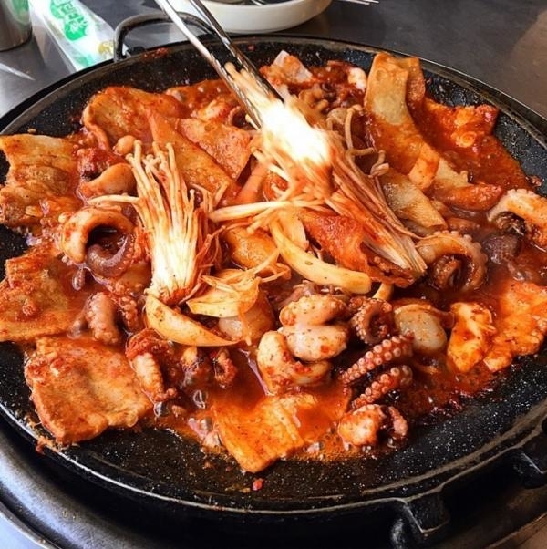 首爾宵夜新Check Point 無辣不歡的你絕不能錯過「辣炒章魚街」