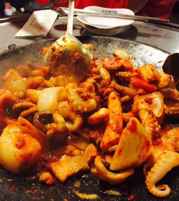 首爾宵夜新Check Point 無辣不歡的你絕不能錯過「辣炒章魚街」