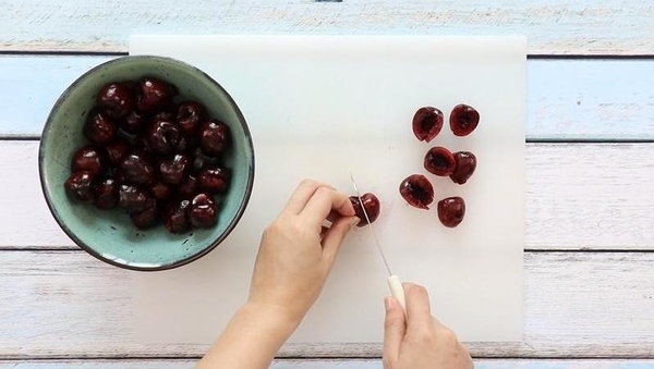 【點煮易】輕鬆製作意大利經典的甜品~車厘子奶凍!