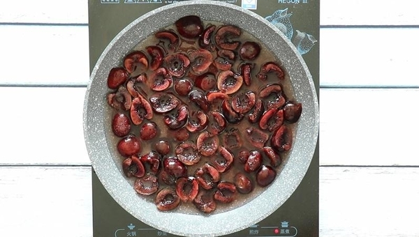 【點煮易】輕鬆製作意大利經典的甜品~車厘子奶凍!