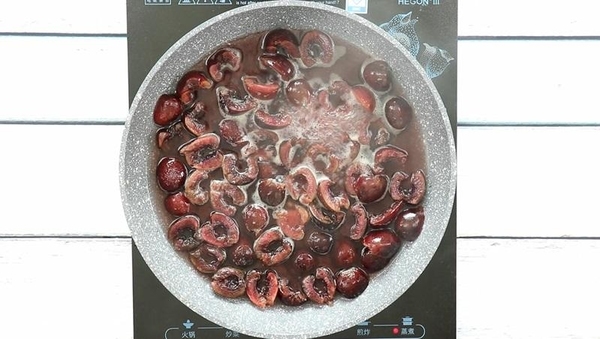 【點煮易】輕鬆製作意大利經典的甜品～車厘子奶凍！