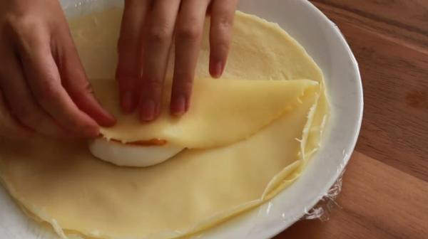 果肉多到爆開都得！自製酸酸甜甜芒果班戟食譜