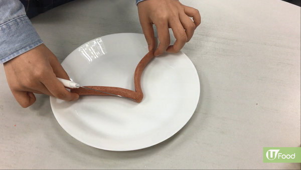 情人節甜蜜早餐～愛心腸蛋多士！