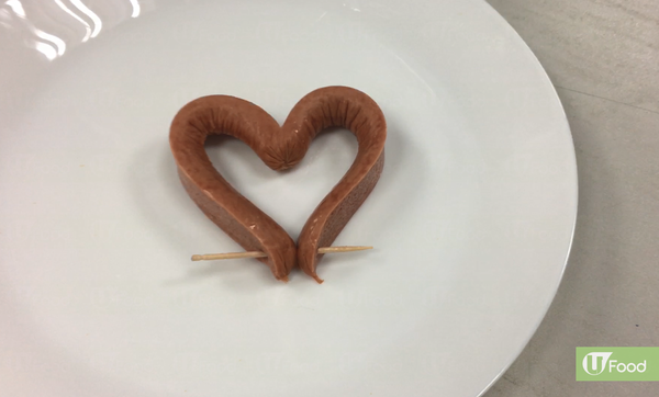 情人節甜蜜早餐～愛心腸蛋多士！