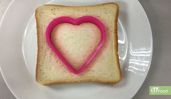 情人節甜蜜早餐～愛心腸蛋多士！