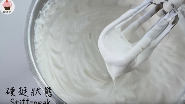 懶人必學海綿蛋糕裝飾法！極速「自製」超美士多啤梨蛋糕