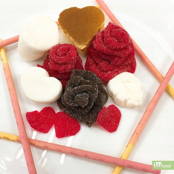 經典糖果贈情人！卷條狀可樂軟糖變玫瑰花